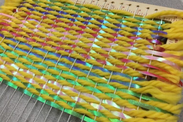 تعليم النسيج اليدوي